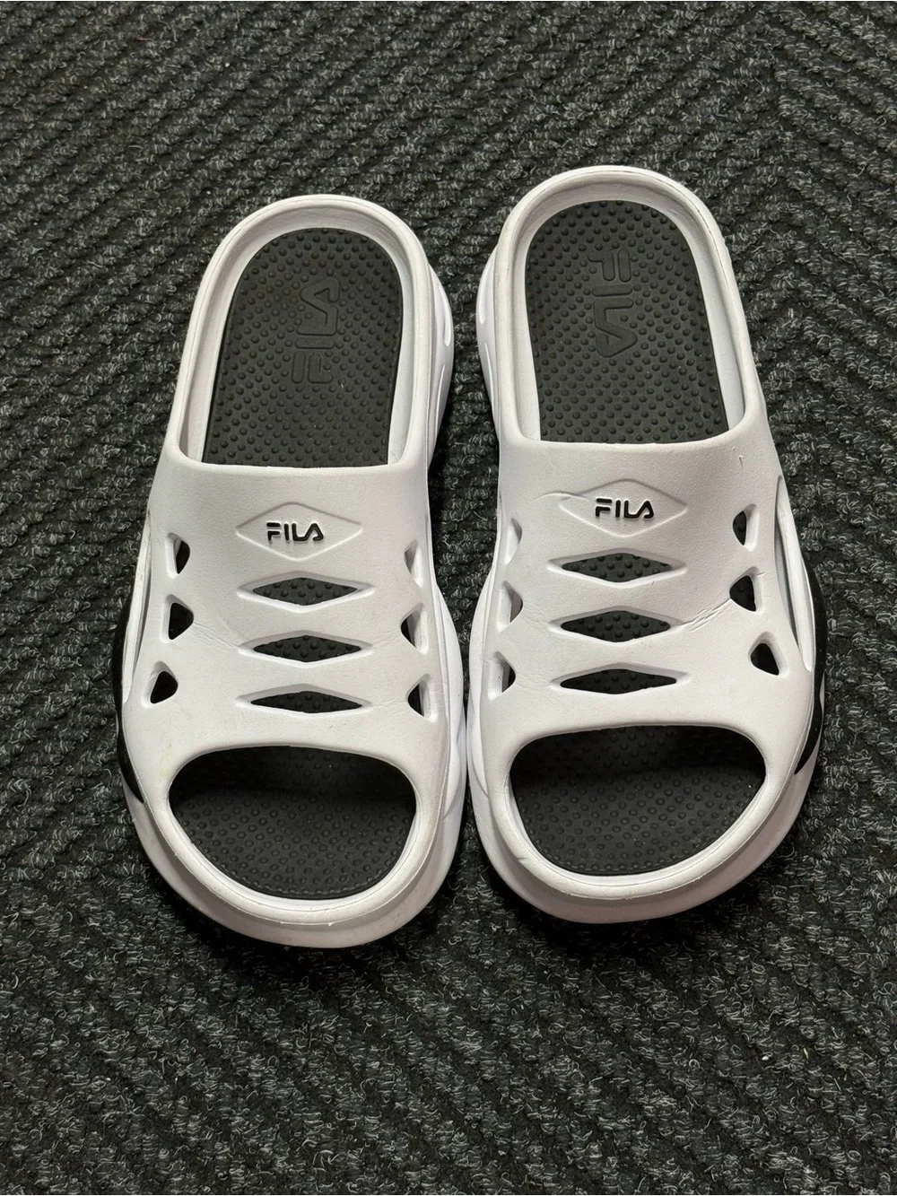 Fila lightweight slides